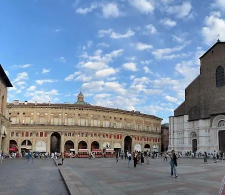 Via Savenella Bologna